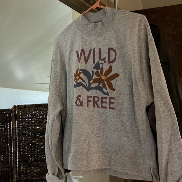 Old Navy sweatshirts - Picture 5 of 9